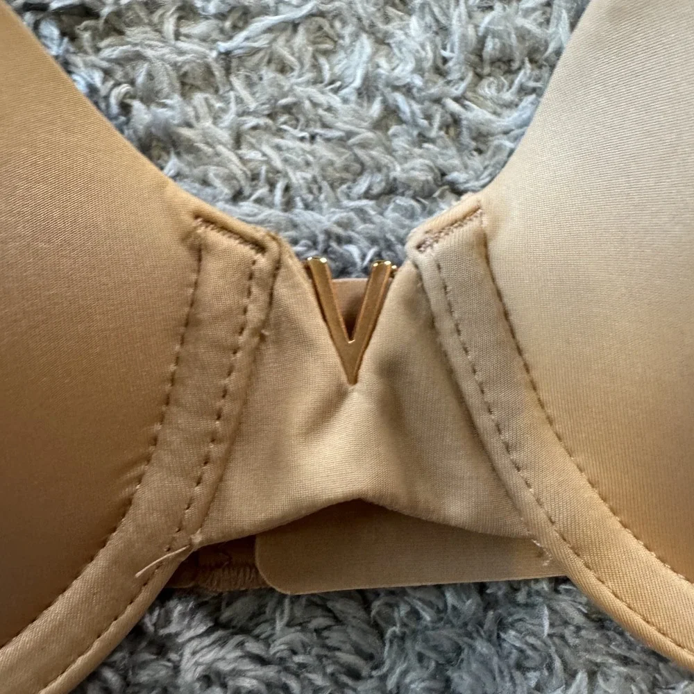 Victoria's Secret Multi-way Strapless Bra 32B Beige V-Hardware Padded Underwire